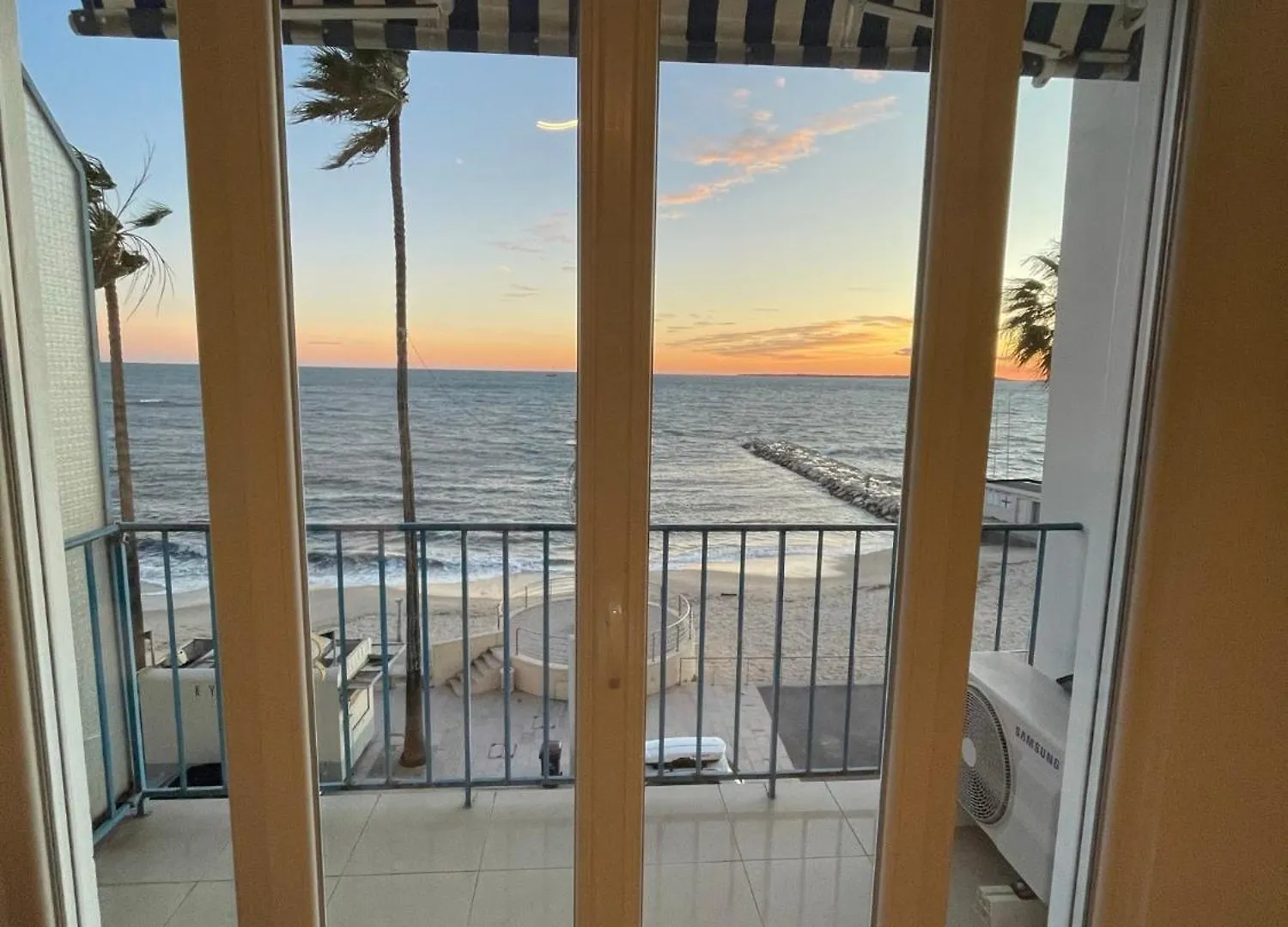 Maison Azur Riviera Stay Antibes 0*,  Francia